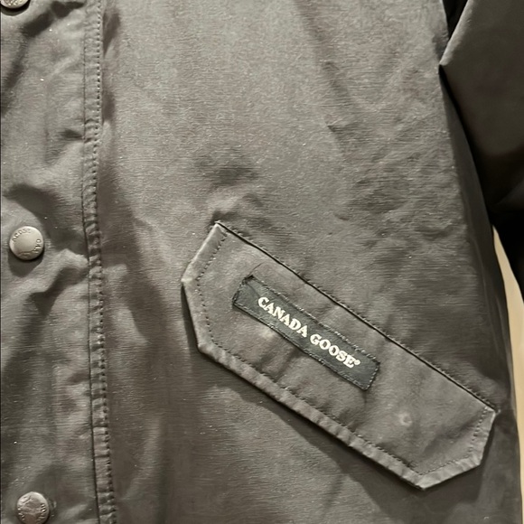 Canada Goose Black Kids Jacket with fur trim in very good gently worn condition - Picture 4 of 16